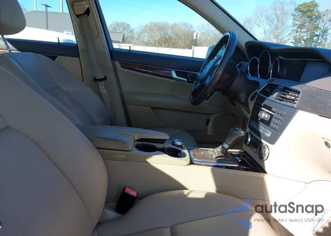 2013 Mercedes-Benz C 300 Luxury 4Matic/Sport 4Matic from USA, damaged, VIN WDDGF8AB2DR247345